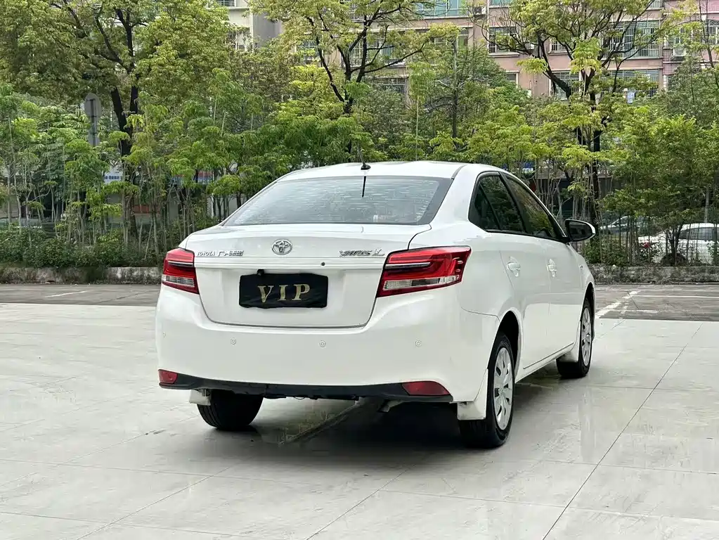 Toyota Yaris L 2019 — фото 7