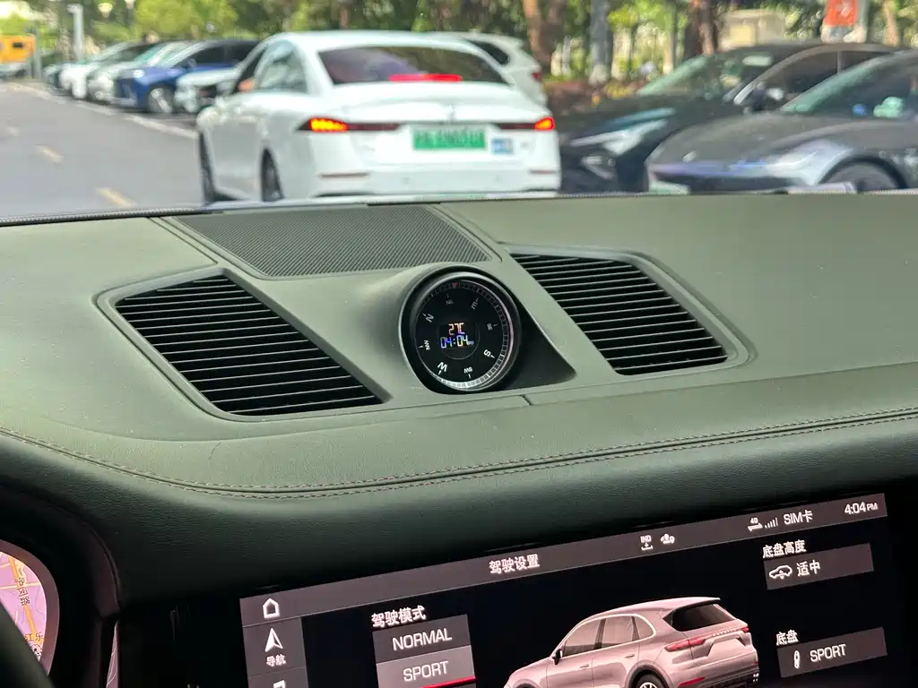 Porsche Cayenne 2021 — фото 24