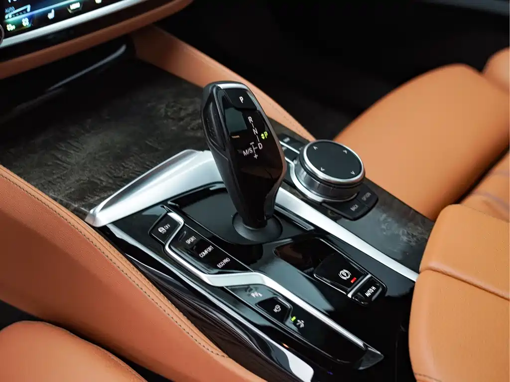 BMW 6 Series GT 2024 — фото 13