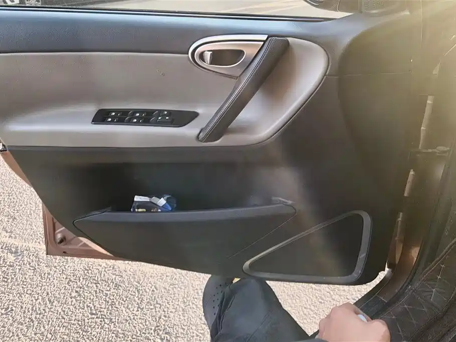 Luxgen Big 7 SUV 2016 — фото 7