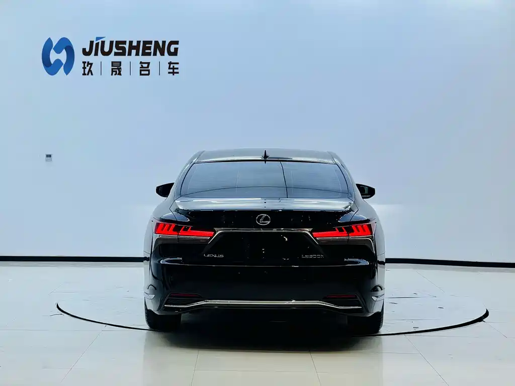 Lexus LS 2020