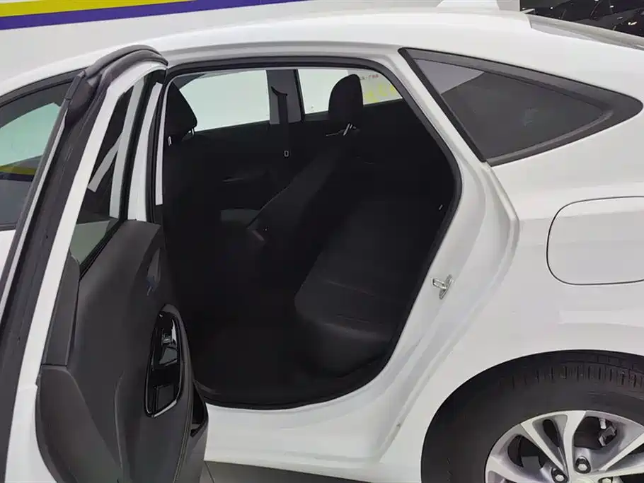 Buick Verano 2025 — фото 11
