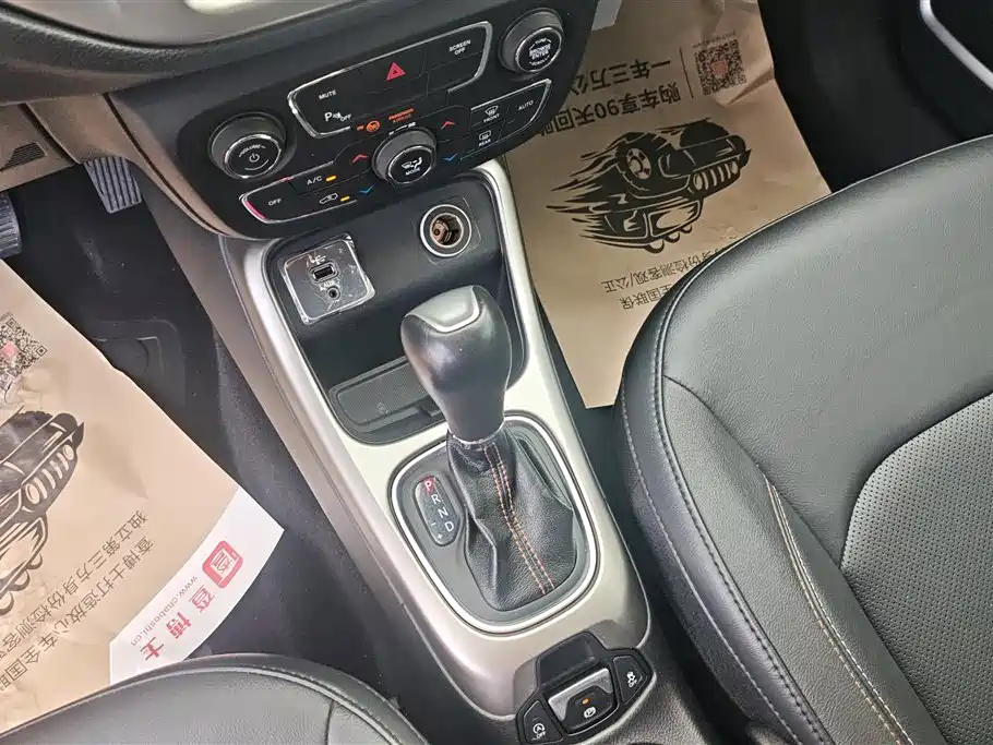 Jeep Compass 2017 — фото 16