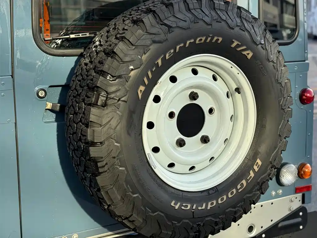 Land Rover Defender 2011 — фото 15