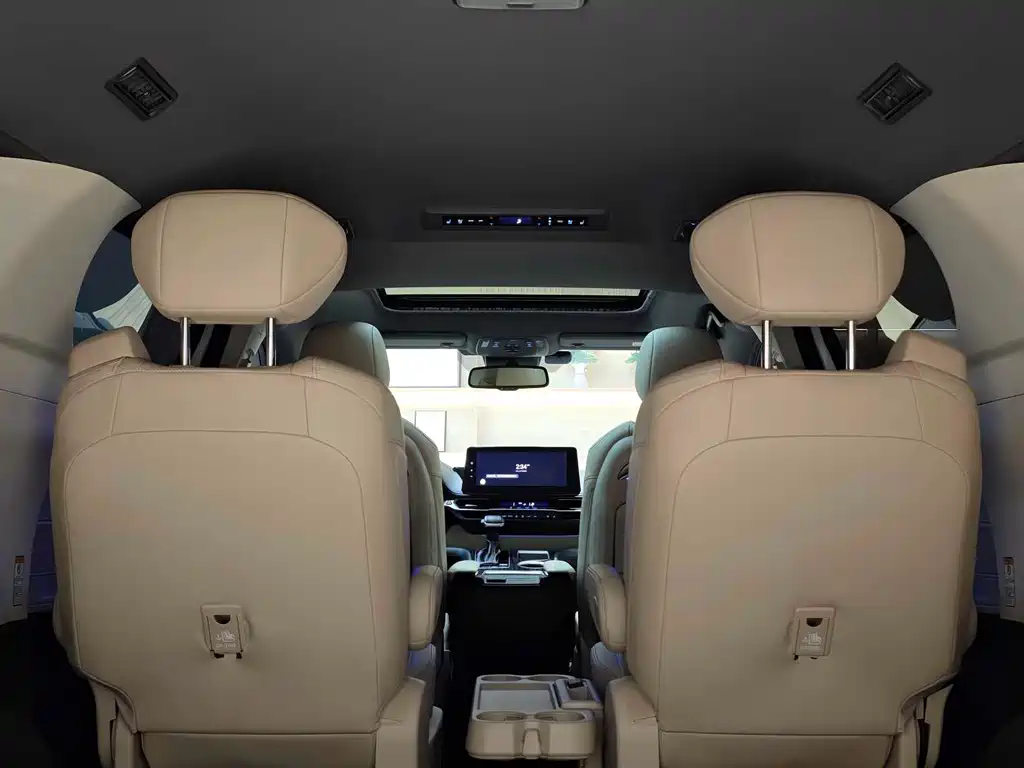 Toyota Sienna 2022 — фото 25