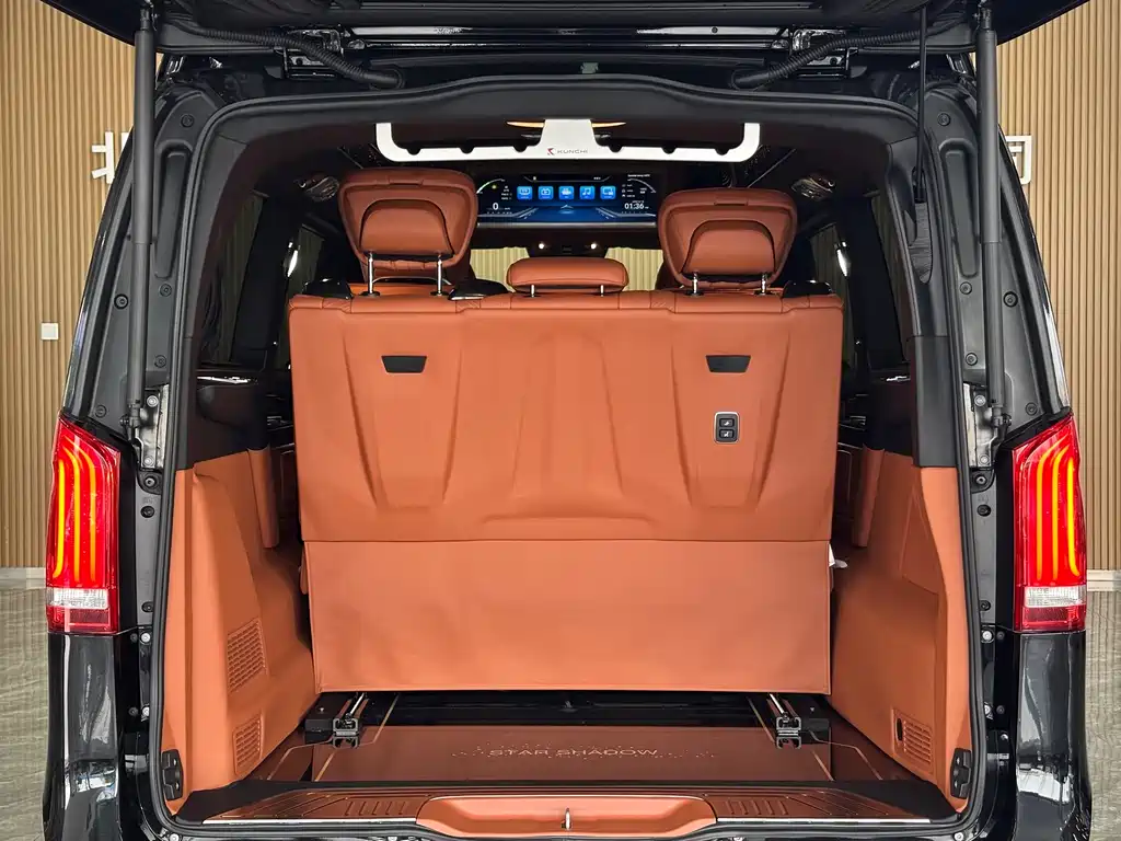Mercedes-Benz V-Class 2023 — фото 16