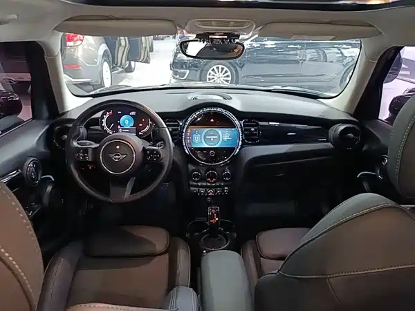 MINI MINI 2023