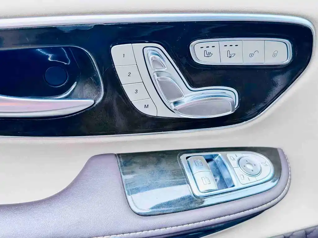 Mercedes-Benz V-Class 2018 — фото 10