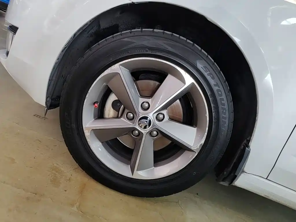 Skoda Octavia 2016 — фото 23