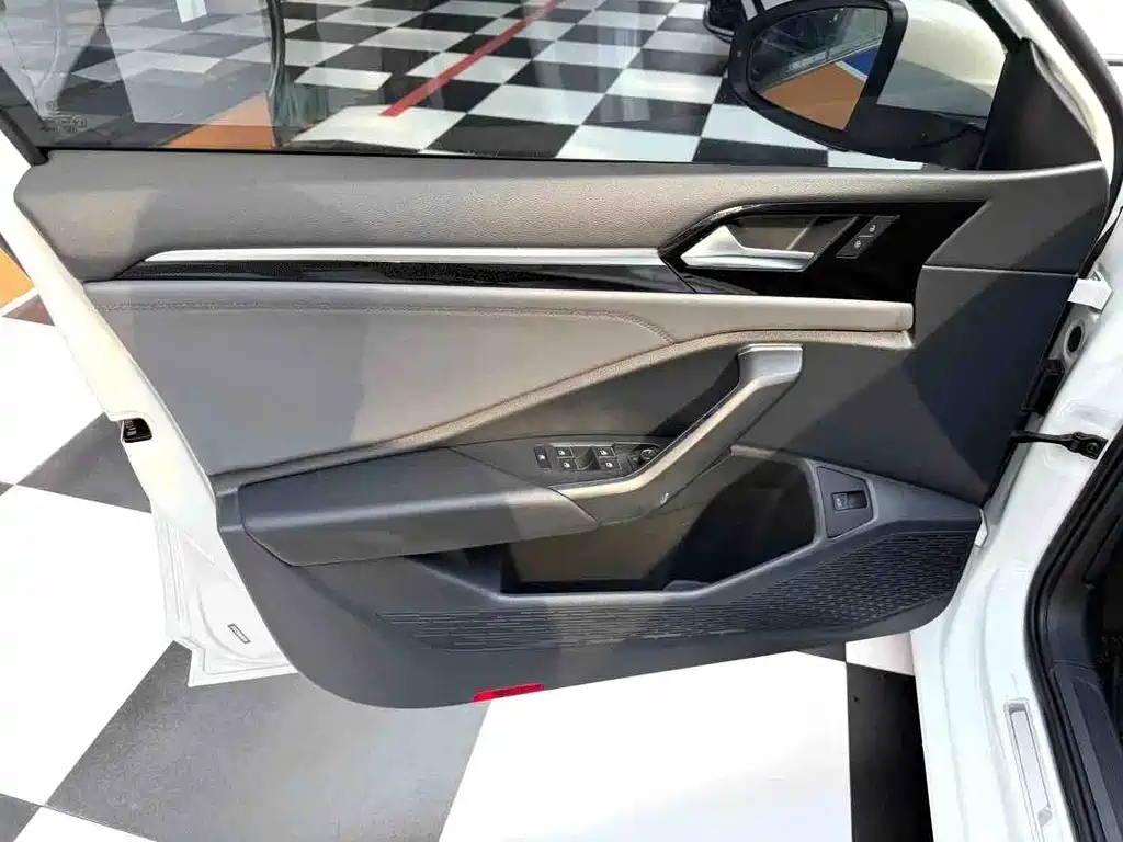 Volkswagen Sagitar 2021