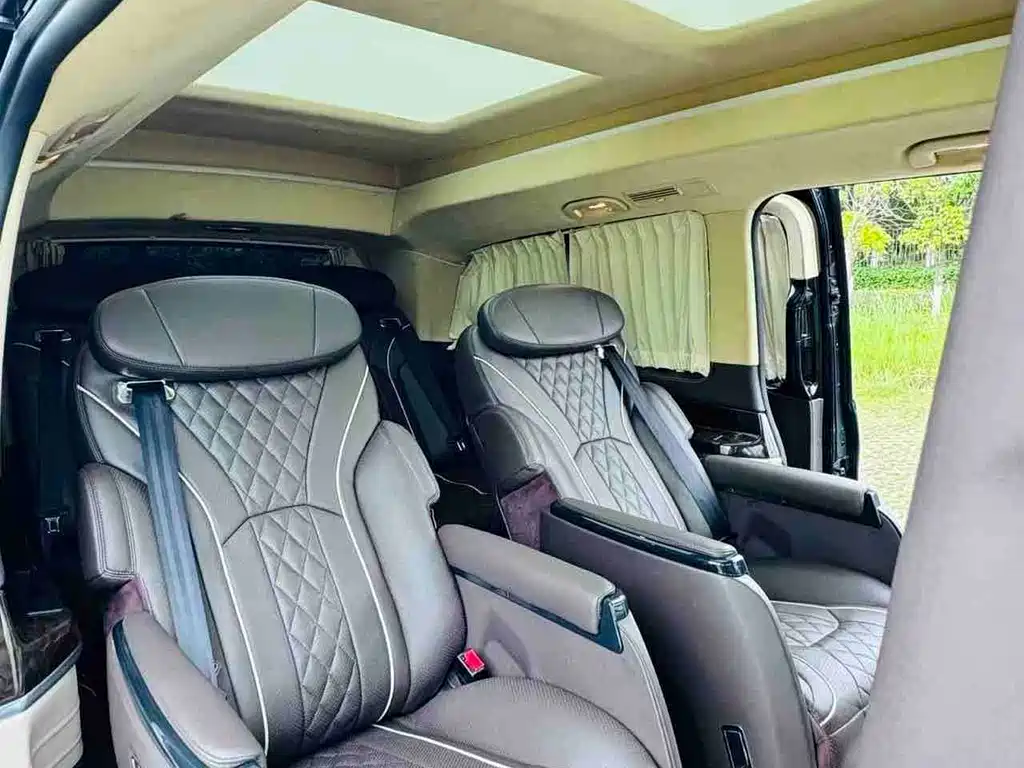 Mercedes-Benz V-Class 2018 — фото 15