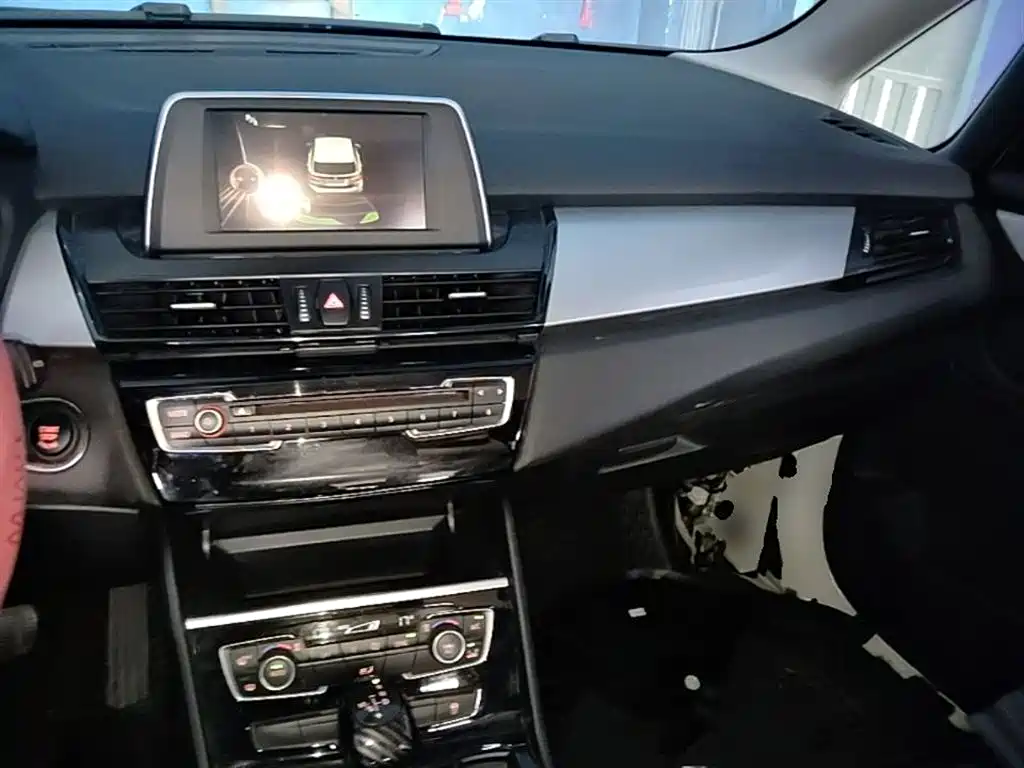 BMW 2 Series Active Tourer 2016 — фото 10