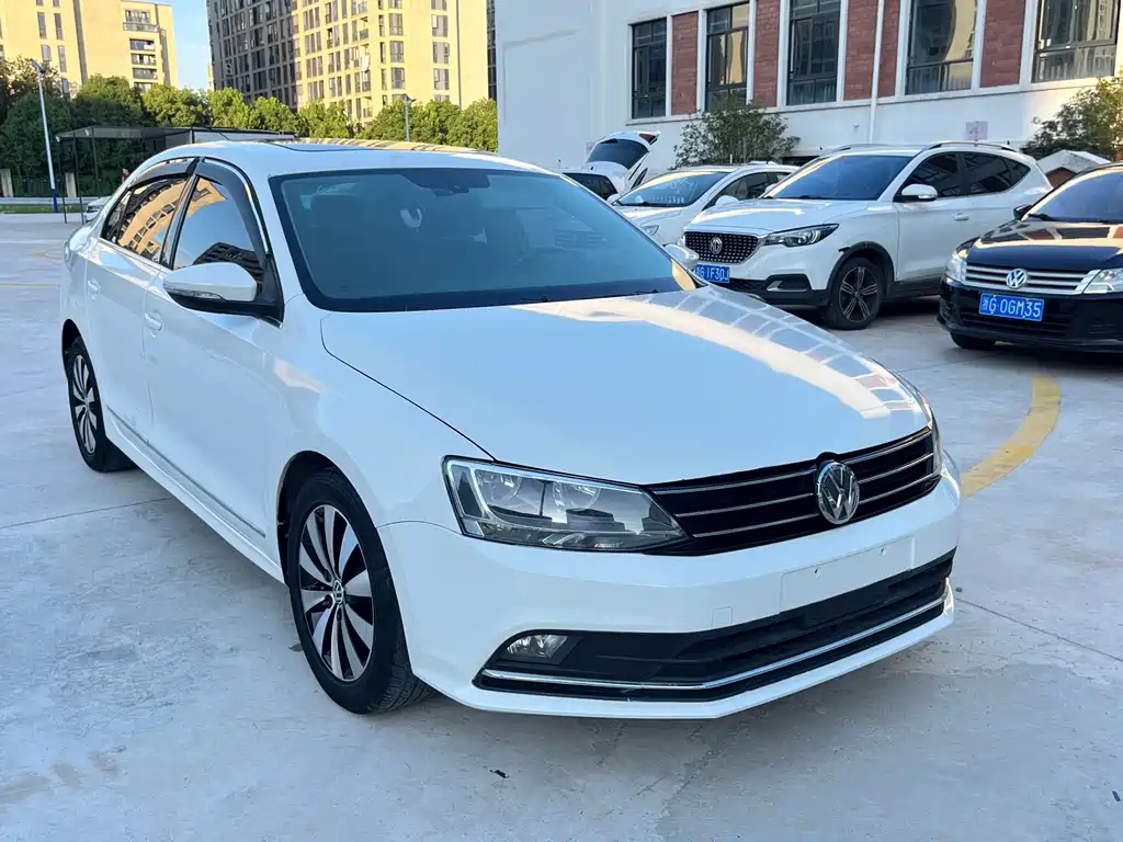 Volkswagen Sagitar 2018