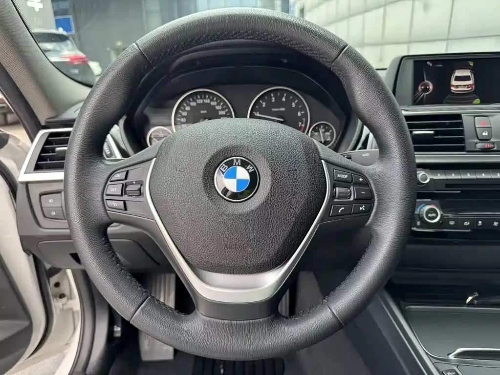 BMW 3 Series 2017 — фото 14