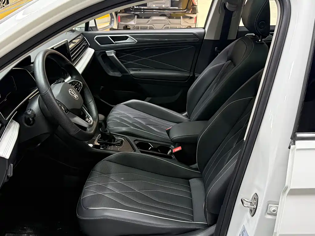 Volkswagen Tiguan L 2022 — фото 16