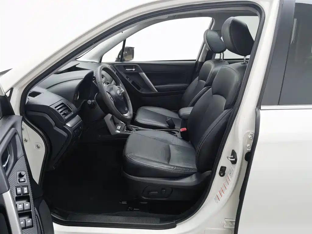 Subaru Forester 2014 — фото 10
