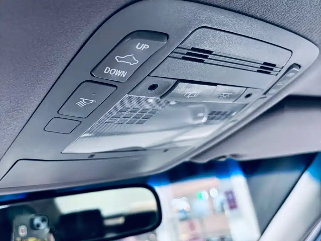 Toyota Crown 2017 — фото 10