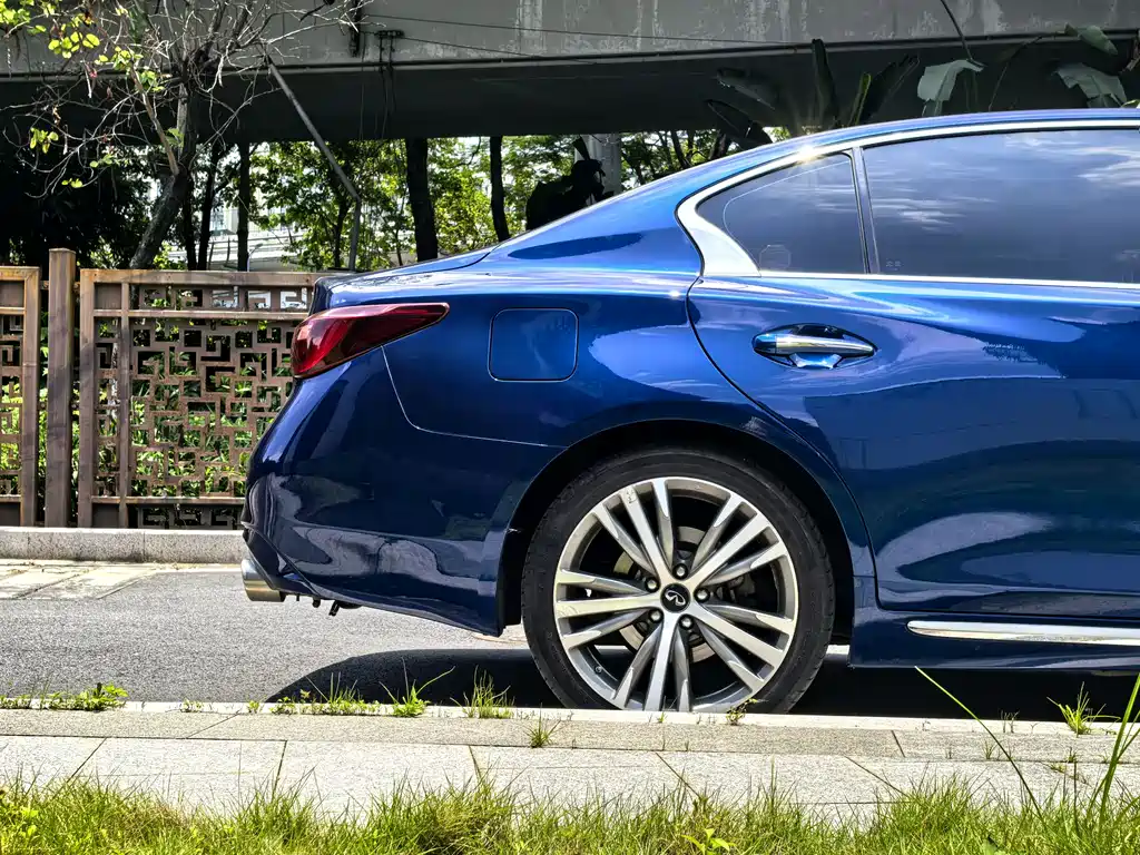 Infiniti Q50L 2019 — фото 11