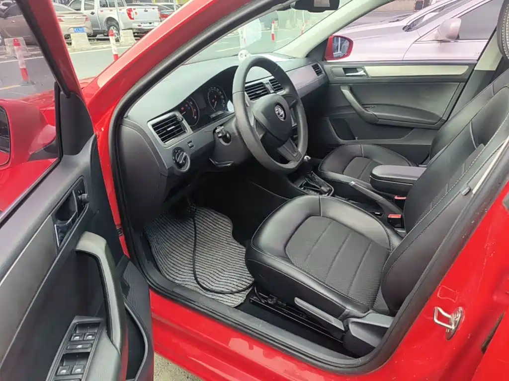 Skoda Rapid Spaceback 2016 — фото 16