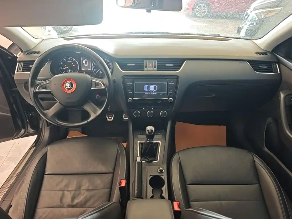 Skoda Octavia 2015 — фото 10