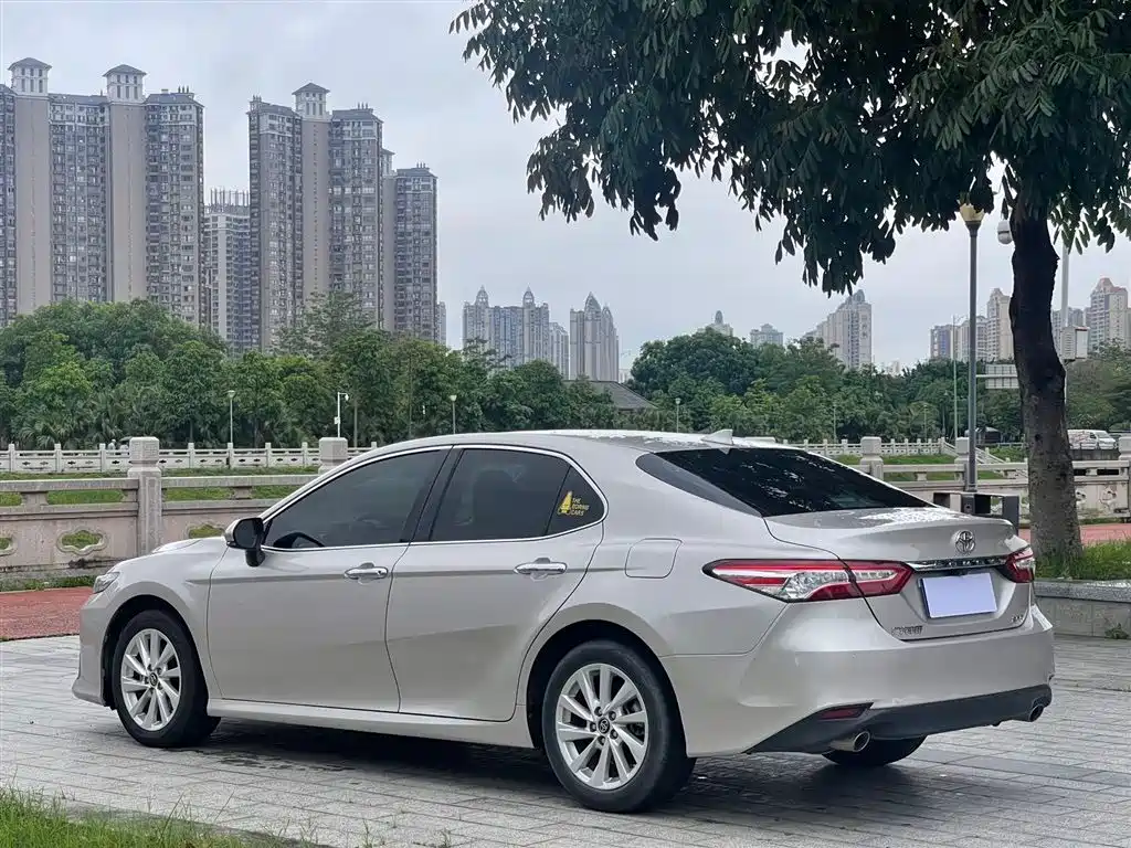 Toyota Camry 2023 — фото 9
