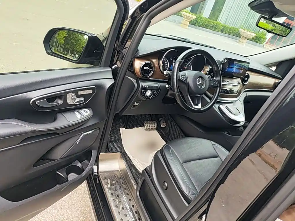 Mercedes-Benz V-Class 2022 — фото 16