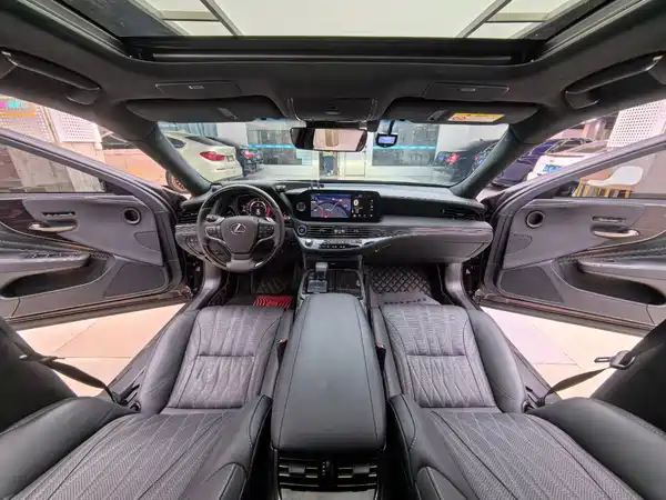 Lexus LS 2021