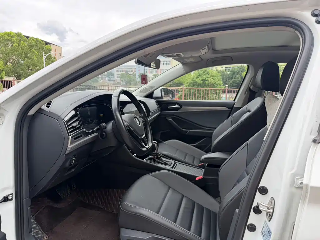 Volkswagen Sagitar 2021