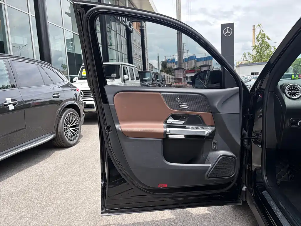 Mercedes-Benz GLB 2023 — фото 36