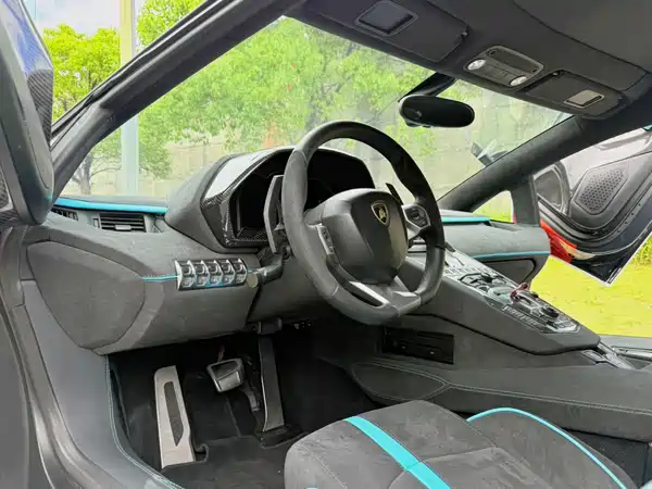 Lamborghini Aventador 2012