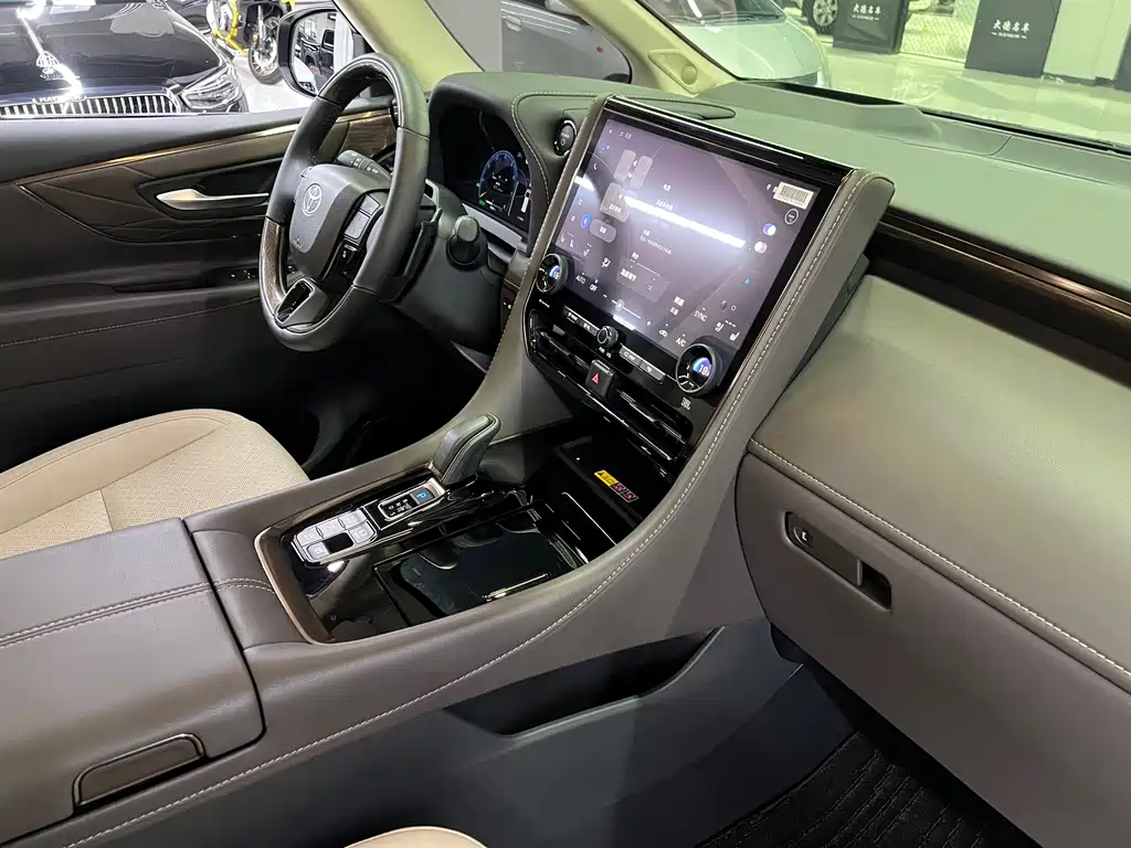 Toyota Alphard 2025 — фото 27