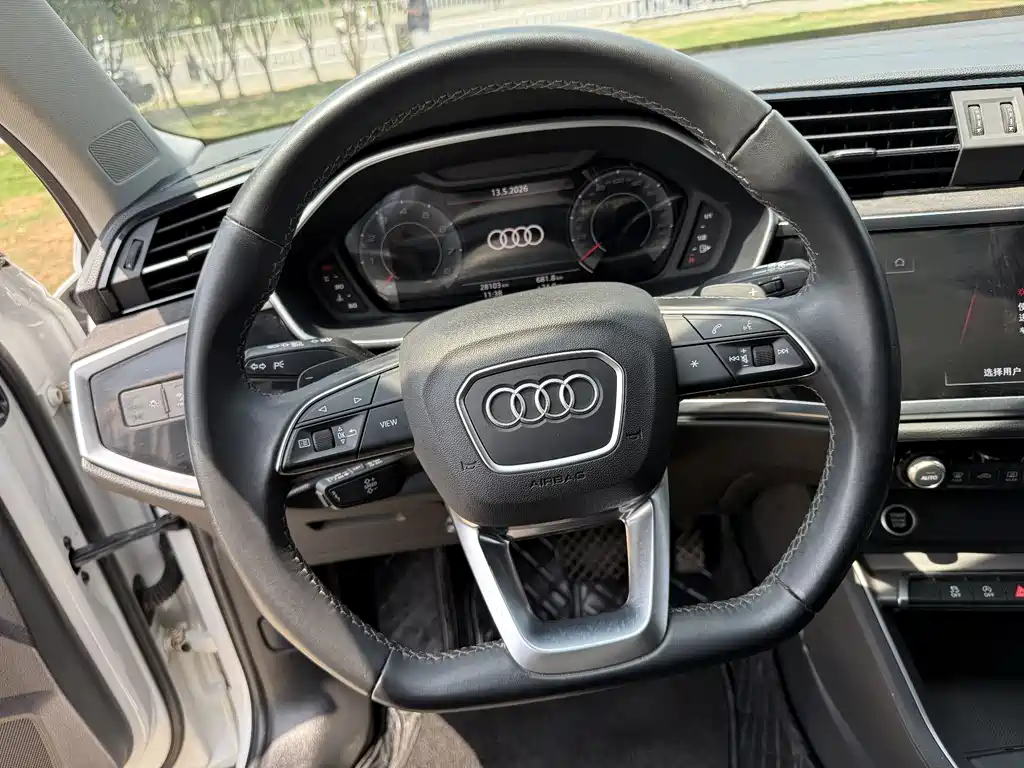 Audi Q3 2023 — фото 12