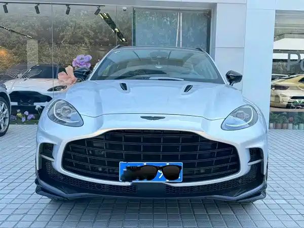 Aston Martin DBX 2023
