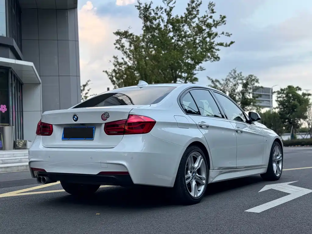 BMW 3 Series 2018 — фото 13