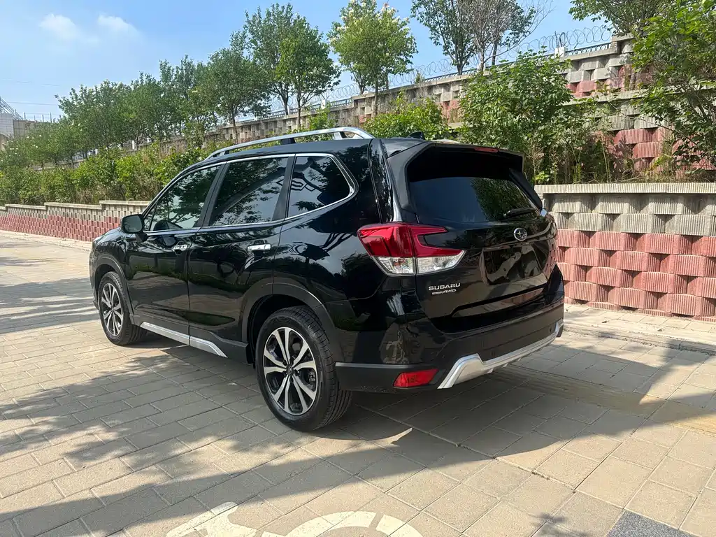 Subaru Forester 2023 — фото 8