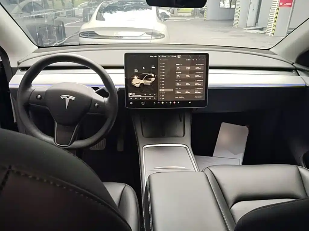 Tesla Model Y 2024 — фото 10