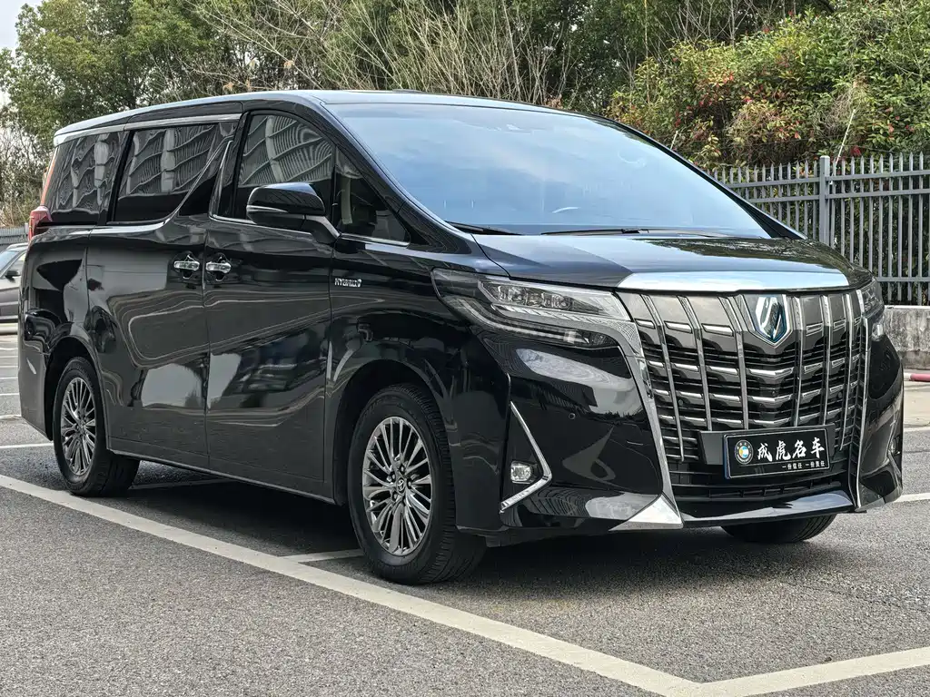 Toyota Alphard 2023 — фото 3