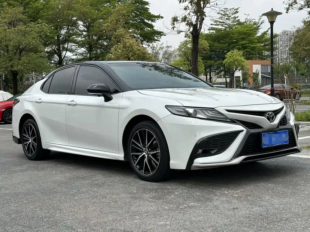 Toyota Camry 2022 — фото 3