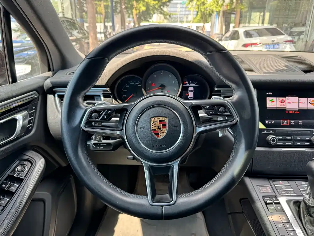 Porsche Macan 2016 — фото 11