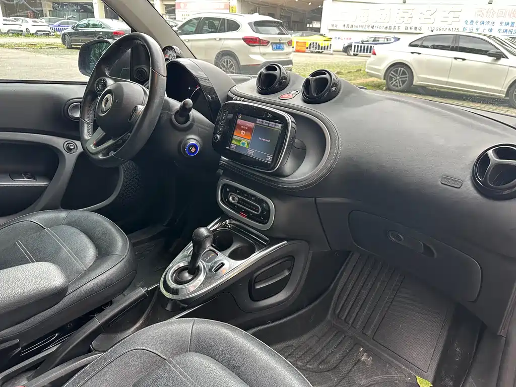 smart Fortwo 2017 — фото 15