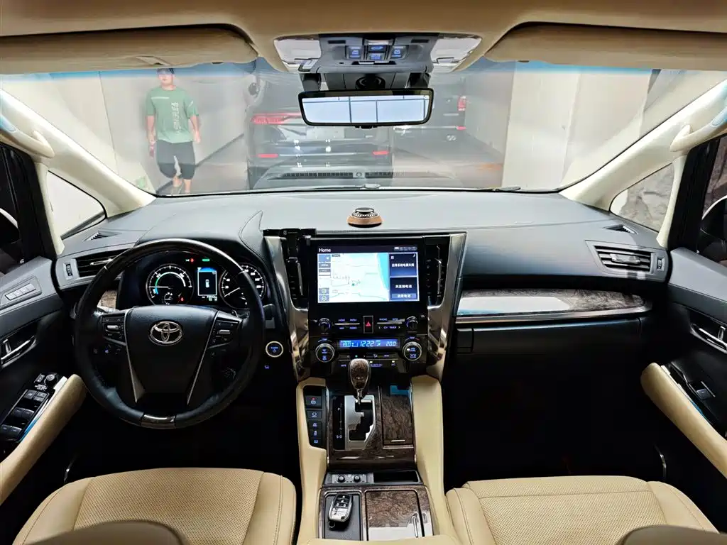 Toyota Alphard 2021 — фото 13