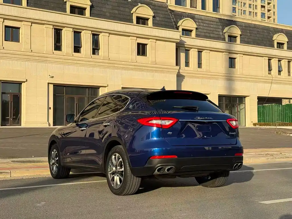 Maserati Levante 2018 — фото 19