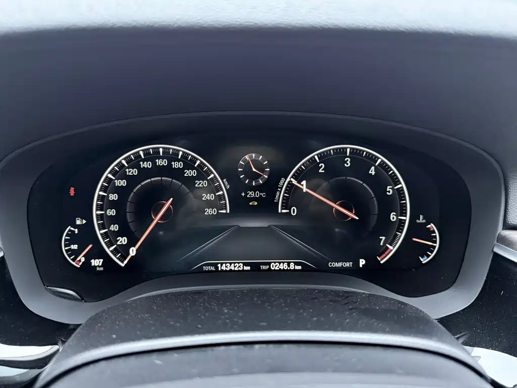 BMW 5 Series 2019 — фото 16