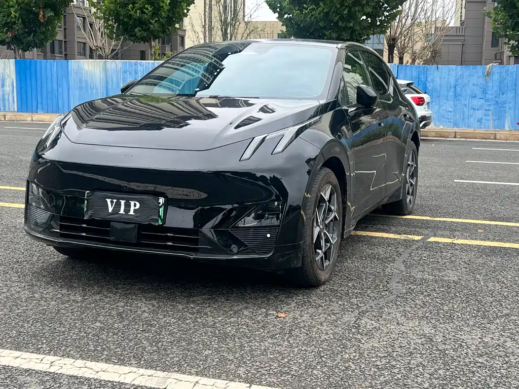 Lynk & Co Z20 2025