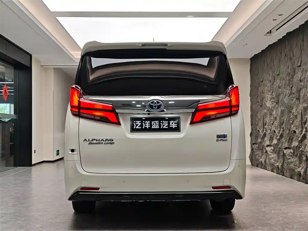 Toyota Alphard 2021 — фото 18