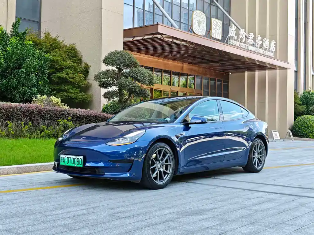 Tesla Model 3 2022 — фото 1