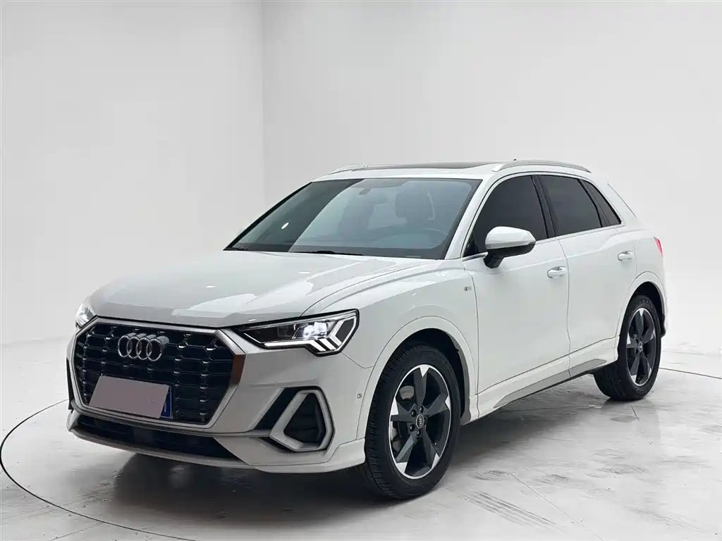 Audi Q3 2022 — фото 1