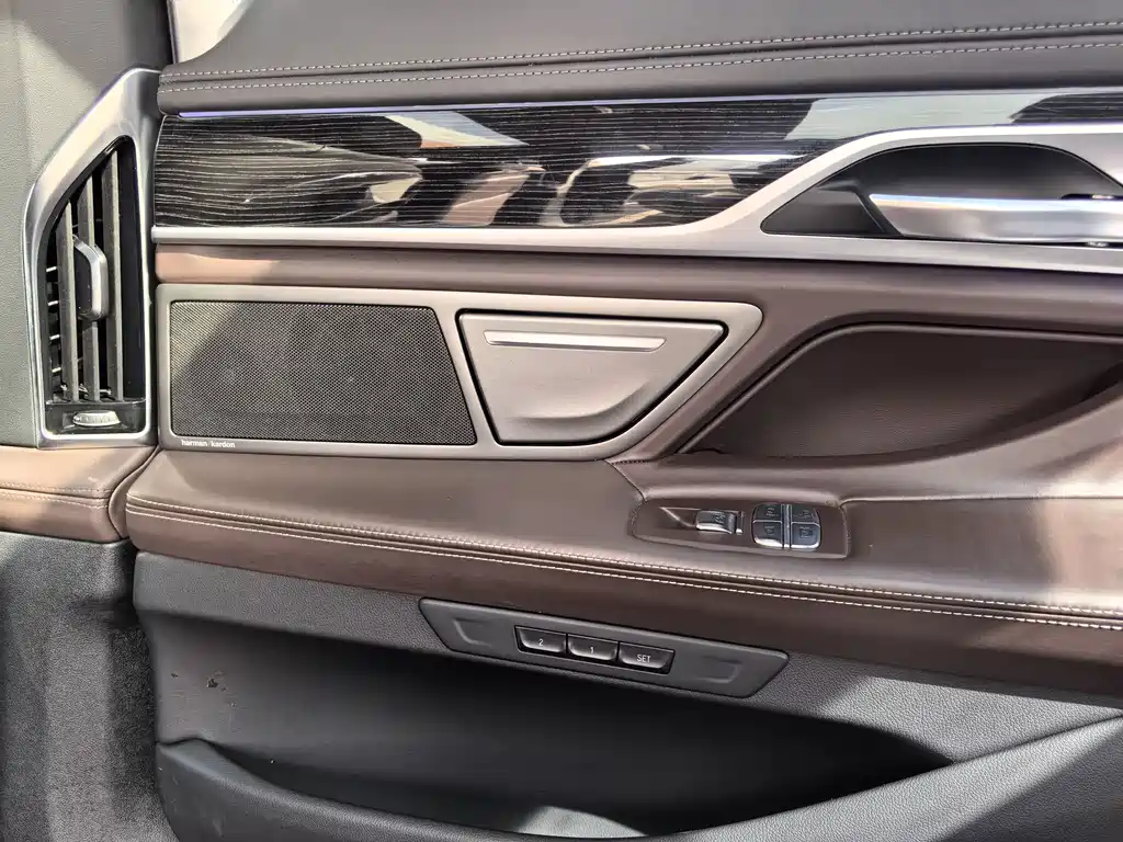 BMW 7 Series 2020 — фото 15