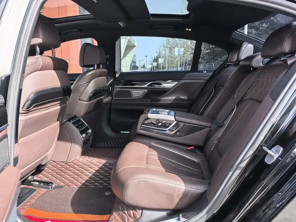 BMW 7 Series 2020 — фото 16