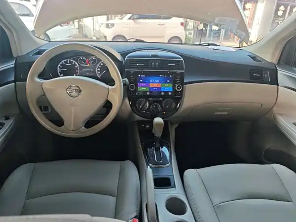 Nissan Tiida 2014